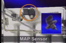 ¿Qué sensor manda la señal a los inyectores?